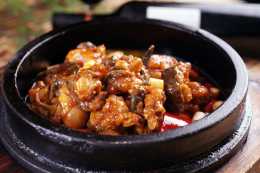 誰說武漢只有熱乾麵好吃？美蛙、火鍋雞、烤全羊樣樣都很有滋味！