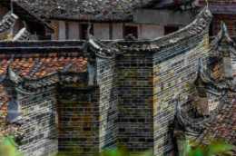 中國一座低調到被人遺忘的古村，98％是鍾姓人士，山水環繞古建多