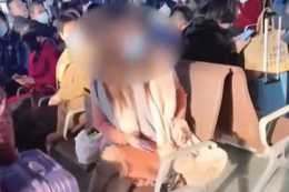 上海：女子霸佔倆座，老人求讓座被罵“老畜牲”，旁人勸阻也被罵