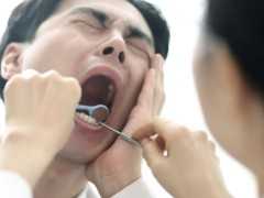 警惕“口腔的不死癌症”，醫生提醒：牙齦腫痛、牙齒鬆動都與它有關係