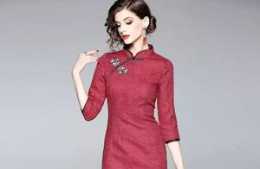 最是優雅的一抹紅，最能帶給旗袍動人的復古美！
