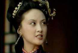 王熙鳳嫁到賈府，最初的目標應該是寧國府，賈璉只是“備胎”