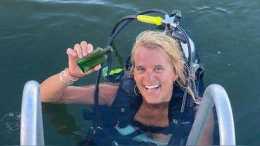 美國女子海里潛水，撿到一個近百年前的漂流瓶，裡面藏有一張紙條