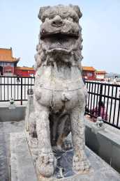 北宋王朝留下的風水獸，仍在鎮守著皇宮遺址，講述著汴京城的繁華如夢