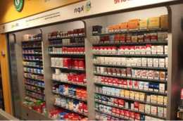印度小夥首次來中國，超市買菸遭拒，老闆：賣不了！