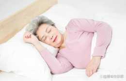 經常犯困嗜睡的人，多半和5種原因有關，可別把病態當作常態