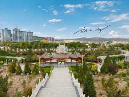 甘肅通渭縣這個公園以夫妻命名，現在成為重要地標，遊客都來打卡