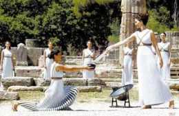 古希臘人常穿的“希頓”，現在是女神們的標配，紅毯少不了