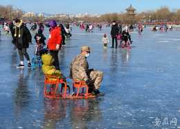 冰雪氛圍感拉滿！什剎海上滑真冰，我們都是老北京