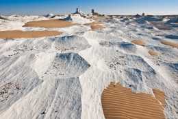 壯觀！奶油色的埃及白沙漠，大海退去後的海洋生物殘骸岩層