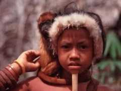 亞馬孫河的“奇葩”部落，下巴穿進一支木棍，通常衣不蔽體