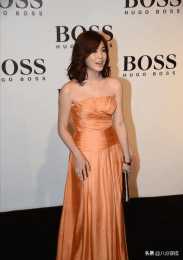 陳妍希這次終於穿對了，一襲珊瑚橘抹胸連衣裙浪漫高貴，高挑時髦