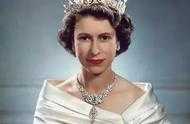 英國女王不止皇冠好看，項鍊同樣美到讓人窒息！