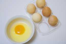 一家三口吃雞蛋中毒住院！早晨來一碗“開水衝蛋”，是好是壞？