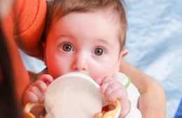 2歲內寶寶輔食怎麼加？看這一篇就夠了！