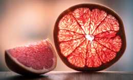 柚子是秋季瘦身冠軍水果，血糖高也能吃，但是服用這些藥物需警惕