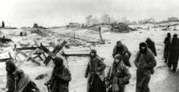 德軍士兵在莫斯科“凍死”幾十萬，為什麼不去搶蘇聯人的衣服穿？