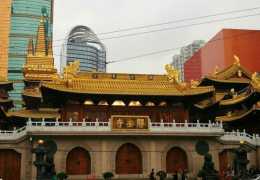 上海有座寺廟，不僅年代久遠，格局嚴謹，還是人們心靈的港灣