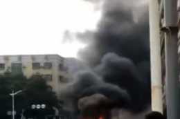 東莞：車輛著火2人受傷，熱心街坊幫忙滅火