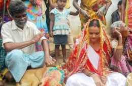 人和動物結婚、被牛踩喝牛尿這些都是印度奇葩的風俗