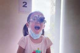 賈靜雯自曝女兒眼疾，患上了先天性弱視，兩眼相距600度！