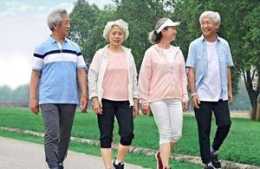 老人多走路有助於長壽？醫生：過了50歲，這3件事或比運動還重要