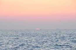 日出日落、沙灘海浪，彩色的島，彩色的景