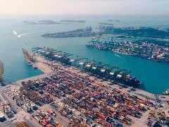 航拍新加坡港，世界最大的集裝箱港口之一