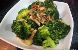XO醬蒜香花椰菜、滑蛋蘑菇、鳳梨炒牛肉，三道美味營養年夜菜