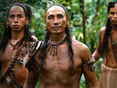 巴西最“奇葩”的部落，不滿10歲就生孩子了，還沒成年就被木棍“插”！