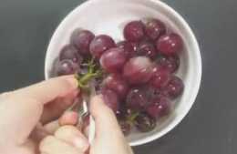 清水洗葡萄特別髒，學會這樣洗葡萄，連皮都能一起吃