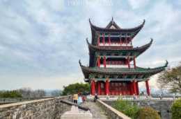 贛州也有“滕王閣”，由孔子後人興建，蘇東坡題詩八首，開創城市八景先河