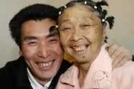 當初冒著斷子絕孫風險，也要娶59歲“舅媽”的李玉成，現狀如何？