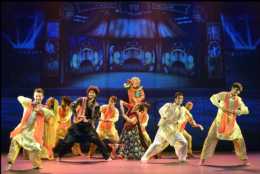 印度國寶級歌舞劇《寶萊塢之旅》來廈門，誰能抵抗這魅力十足的印度風情舞呢