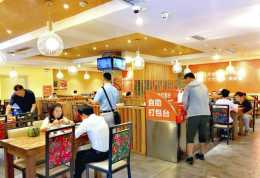 旅行鄭州，吃到一家特別的早餐店，招牌煎包個頭比西安的三個還大