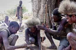 世界上唯一的“狩獵部落”，人們都不願意耕種，少與外界往來不認識貨幣！