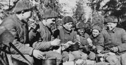 前方吃緊後方緊吃：1942年蘇軍前線缺衣少食，後方卻大吃大喝
