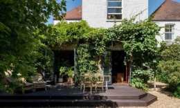 英國倫敦復古住宅：綠植圍繞的藍色裝修,安靜而優雅
