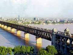武漢最“囂張”的長江大橋，擁有十個車道，改寫了武漢環線格局