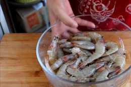 乾鍋蝦怎麼做才好吃，原來技巧這麼簡單，一做一大盤不夠吃！