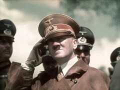 希特勒曾有兩位御用攝影師，一位叫胡戈• 耶格，另一位叫海因裡希•