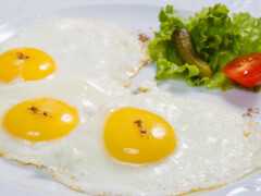 吃雞蛋扔蛋黃是正確做法嗎？吃雞蛋扔蛋黃對膽固醇的影響大嗎？？？