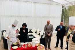 十多個法語國家的大使齊聚一堂，共同烹飪突尼西亞特色小吃