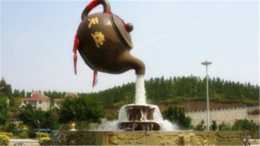 青島景區憑藉懸空大茶壺走紅，水流不停，引眾遊客好奇
