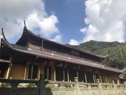 浙江很受歡迎的一座寺廟，號稱禪宗五大名山之一，對外不收門票