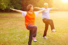 60歲後，走路速度快和走路慢的人，誰更健康？醫生提醒：鍛鍊也要掌握技巧