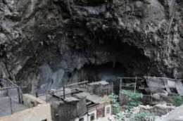 01年雲南山洞中發現一群漢人，為躲避戰亂逃亡至此，已有三百年