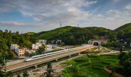 中國旅遊景點“最多”的5大高鐵線，一路上風景如畫，你坐過嗎？