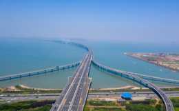 超級工程—青島膠州灣跨海大橋，一橋連三島，天塹變通途