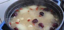 銀耳蓮子粥的正確做法，清熱去火，營養好喝，一次熬一大鍋不夠喝